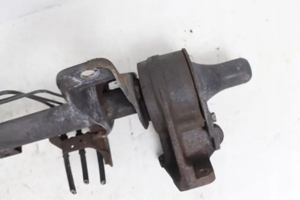Toyota Dyna 2007 Ohjaamon Kiinnike OEM image 3