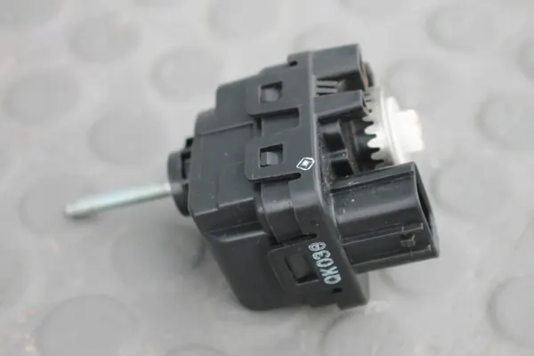 Moteur de réglage phare OEM QK03ECX30 Mazda CX-30 image 3