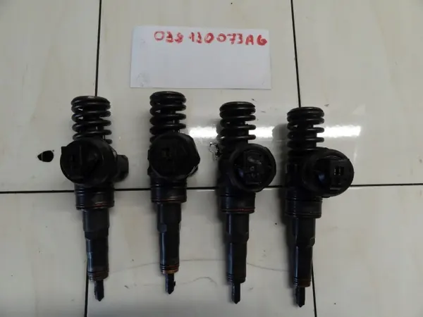 Inyector unidad Audi OE 038130073AG usado image 2