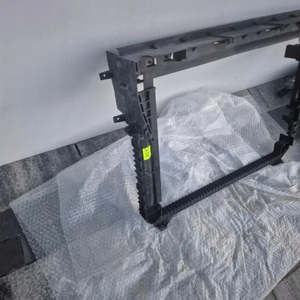 Grille de radiateur Jaguar XE X760 2.0 OEM GX73-8A107-AC image 3