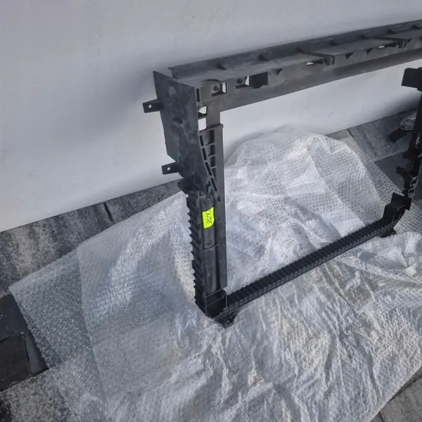 Grille de radiateur Jaguar XE X760 2.0 OEM GX73-8A107-AC image 4