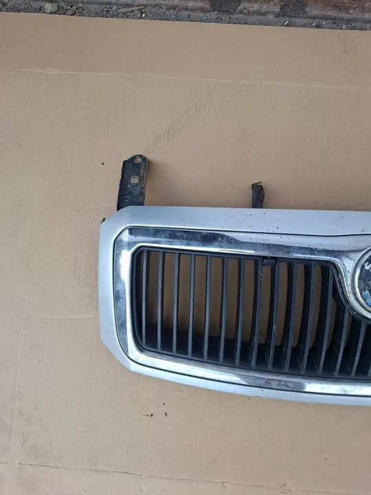 Skoda OE 6Y0853668 grille image 4