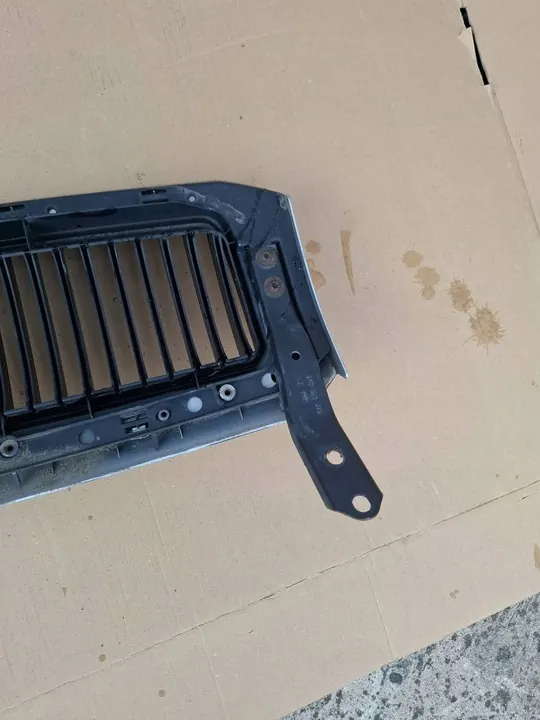 Skoda OE 6Y0853668 grille image 5