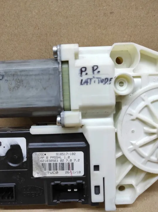 OEM 807300027R fram höger fönsterhissmotor image 3