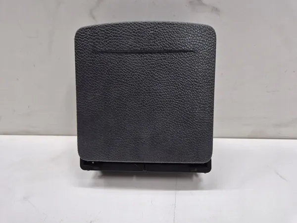 Kopphållare bak VW Golf V image 4