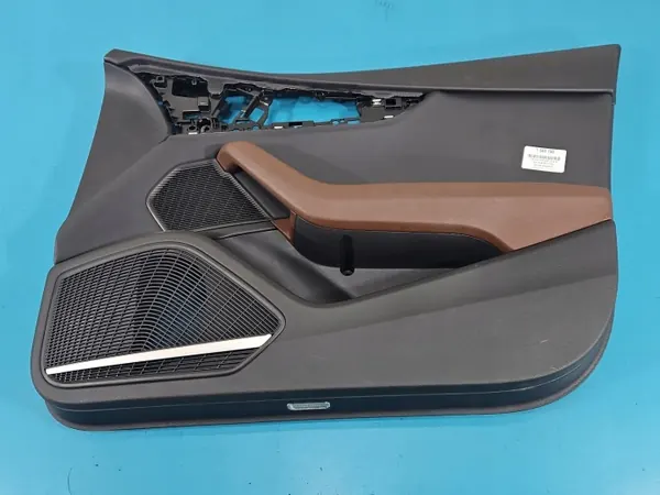 Audi A4 B9 Deurbekleding Rechts Voor OEM 8W0867134 image 2
