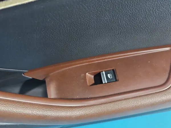 Audi A4 B9 Deurbekleding Rechts Voor OEM 8W0867134 image 3