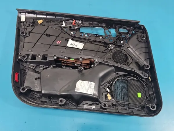 Audi A4 B9 Deurbekleding Rechts Voor OEM 8W0867134 image 4
