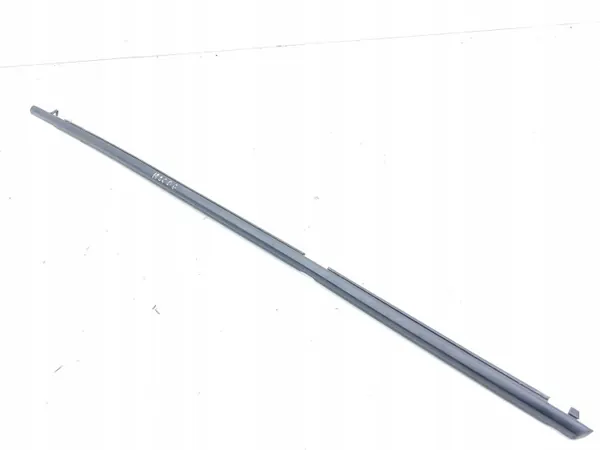 Toyota Prius takaikkunan lista OEM AMD222121 image 2
