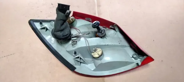 Luz trasera derecha Skoda Fabia II Lift Kombi image 4