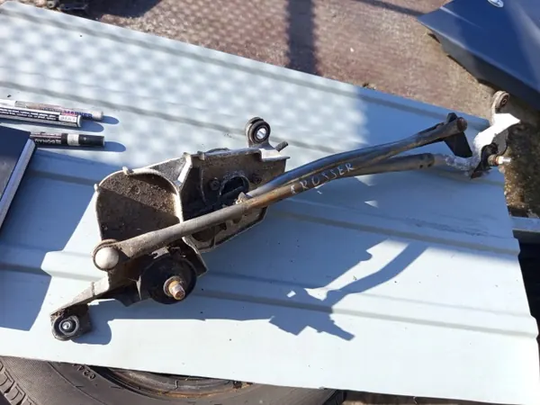 OEM 159300-1051 framrutetorkarmekanism för Peugeot 4007 image 2