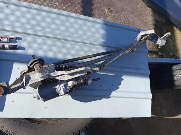 OEM 159300-1051 framrutetorkarmekanism för Peugeot 4007 image 3