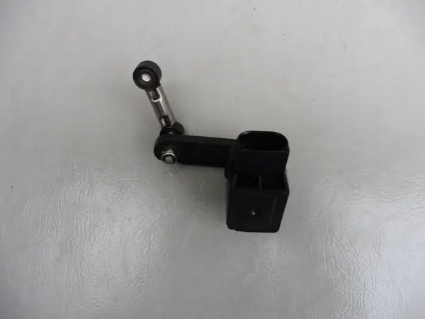 Capteur de niveau phare avant OEM 89027142A Peugeot 807 image 2