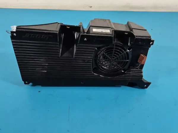Alfa Romeon Subwoofer OEM 606833180 - Käytetty image 2