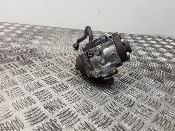 Bomba de combustible Lexus OEM HU2940000324 - Usada image 3