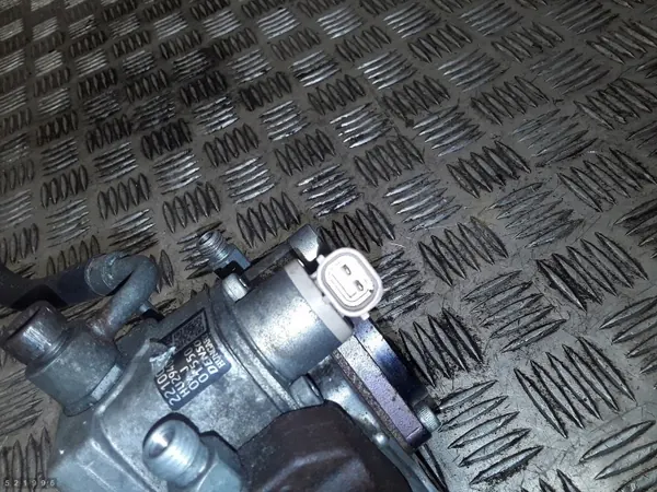 Bomba de combustible Lexus OEM HU2940000324 - Usada image 6