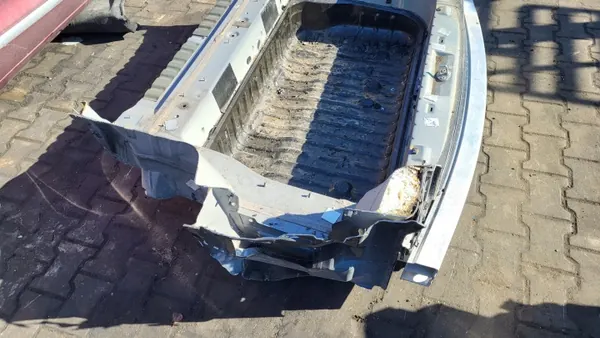 OEM CHRYSLER PACIFICA 2016 Takaalustepaneeli - Käytetty image 3