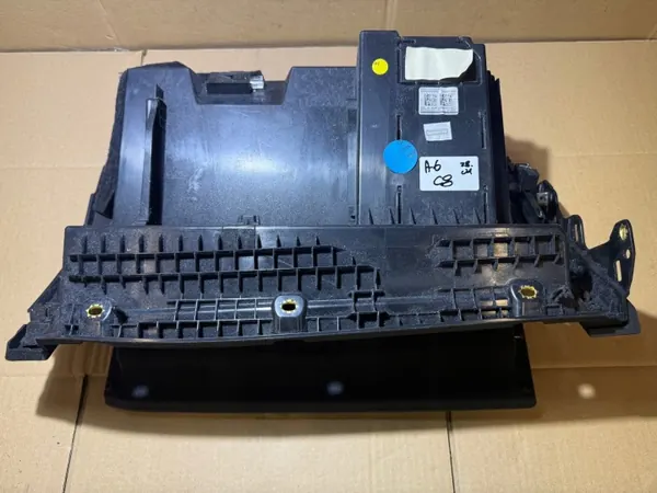Audi A6 C8 Matkustajan hansikaslokero OEM 4K1857035A Musta image 6