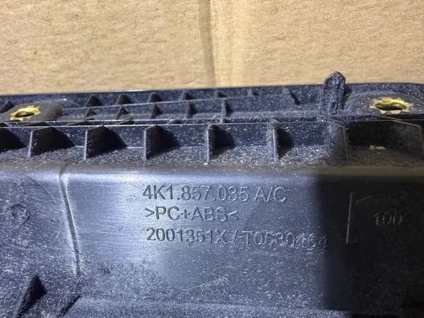 Audi A6 C8 Matkustajan hansikaslokero OEM 4K1857035A Musta image 8