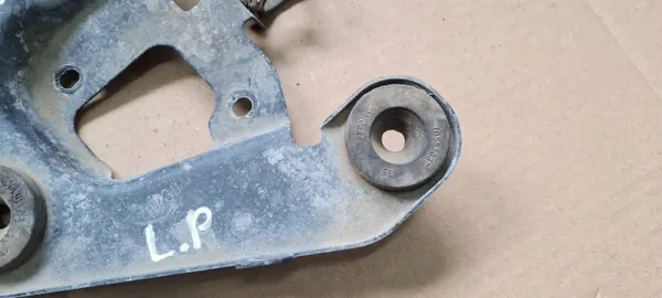 Maserati Quattroporte VI Luftfilterhalter Links Vorne OEM KTS23652 image 5