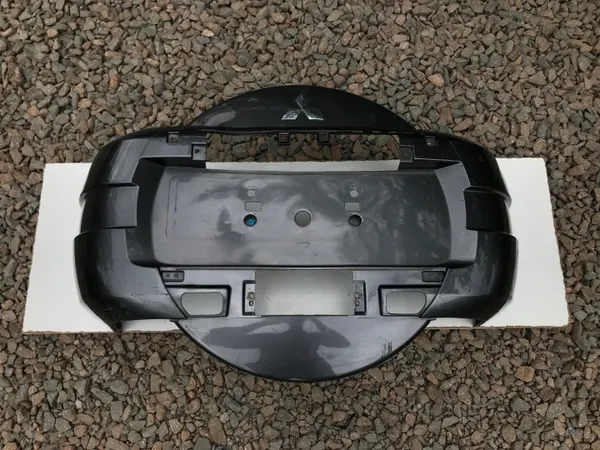 Mitsubishi Pajero pyöränkaaripeite OEM 06-14 image 2
