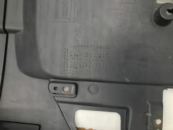 Mitsubishi Pajero pyöränkaaripeite OEM 06-14 image 4