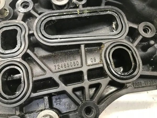 BMW OEM 7952796 Oljefilterhus Bas - Begagnad image 7