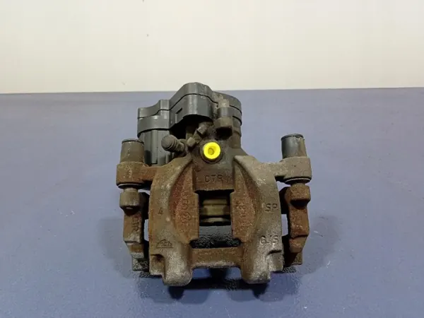 VW Passat B8 takaoikea jarrupuristintuki OEM 3Q0615406 image 2
