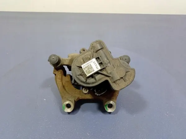VW Passat B8 takaoikea jarrupuristintuki OEM 3Q0615406 image 5