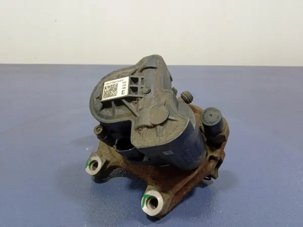 VW Passat B8 takaoikea jarrupuristintuki OEM 3Q0615406 image 7