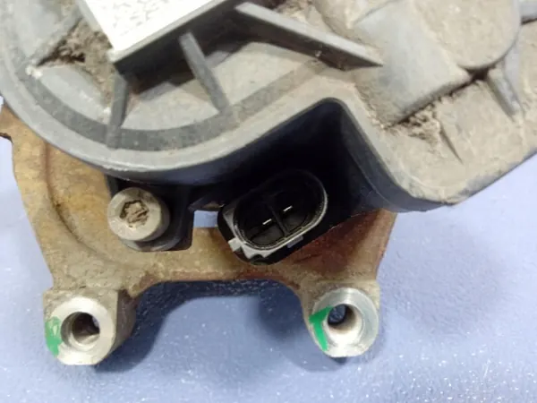 VW Passat B8 takaoikea jarrupuristintuki OEM 3Q0615406 image 8
