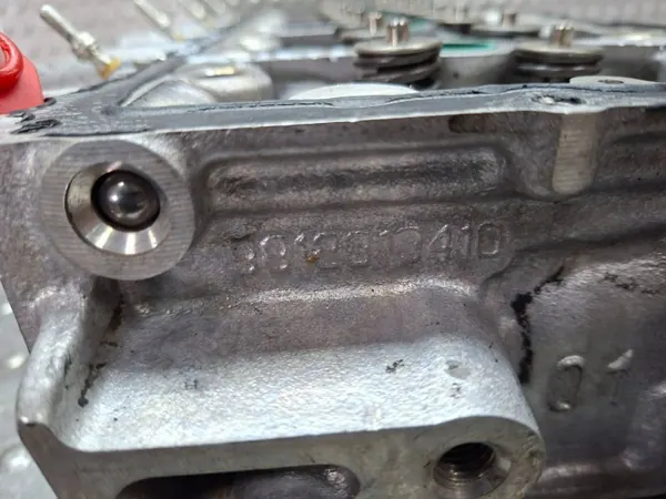 Culasse Moteur OEM 9812313410 pour Peugeot image 4