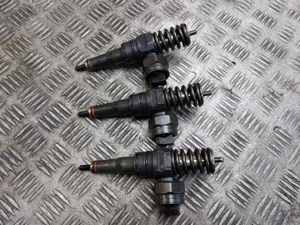 Injectiepomp OEM 038130073J voor VW Passat B5 1.9 TDI image 2