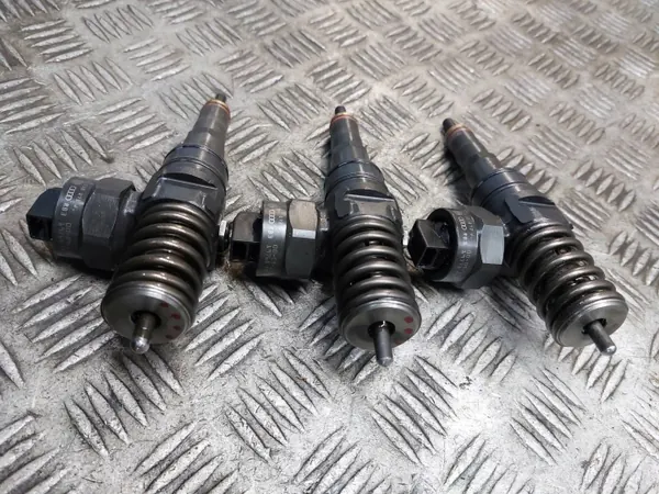Injectiepomp OEM 038130073J voor VW Passat B5 1.9 TDI image 3