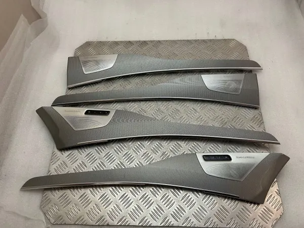 Volvo XC90 2021 Ovipeite Set OEM 31407861 image 2