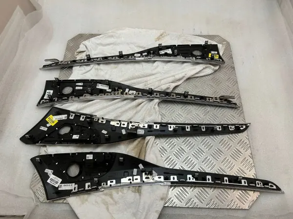 Volvo XC90 2021 Ovipeite Set OEM 31407861 image 10