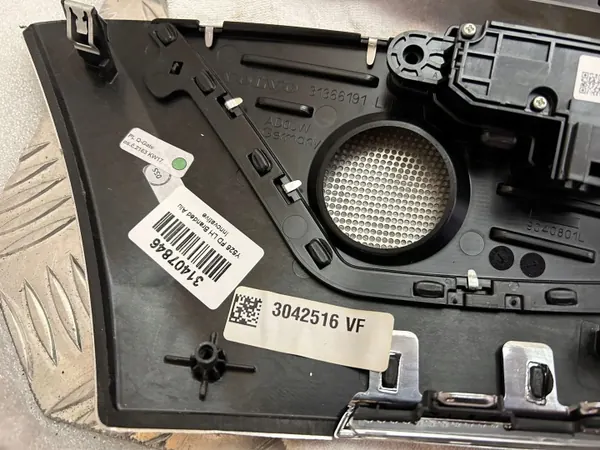 Volvo XC90 2021 Ovipeite Set OEM 31407861 image 3
