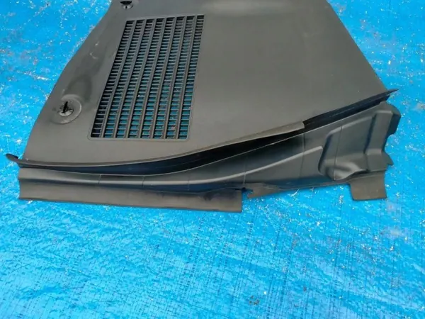 Mercedes W206 linker raamrubber OEM A2068301300 image 4