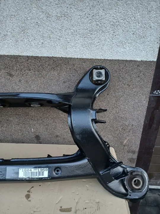 Essieu Arrière OEM SANKI ŁAWA BELKA TYŁ - Mercedes image 5