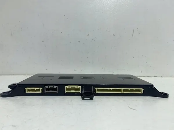 TESLA MODEL X LINKER ACHTERDEURCONTROLLER 1043900-10-D image 2