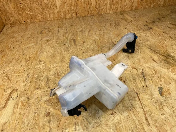 Réservoir & Pompe Lave-glace Mazda CX-5 OEM KD45-67480 image 7