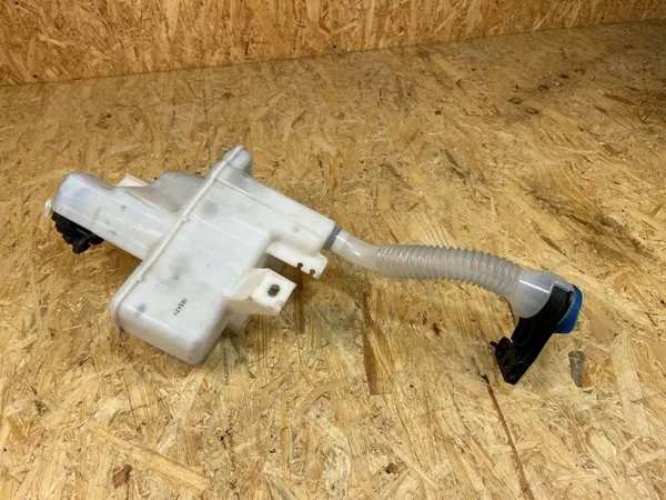 Réservoir & Pompe Lave-glace Mazda CX-5 OEM KD45-67480 image 8