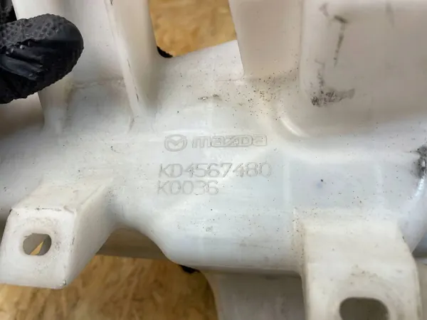 Réservoir & Pompe Lave-glace Mazda CX-5 OEM KD45-67480 image 9
