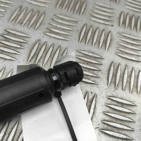 Oikea tavaratilan lukitusmoottori MERCEDES-BENZ GLE (W166) A1679800564 image 4