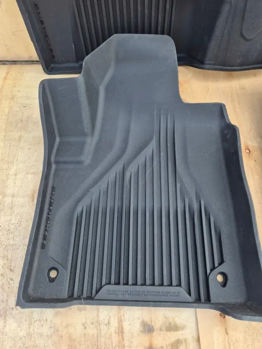 Jeep Cherokee gummimattor OEM 82214855 - Begagnad image 4