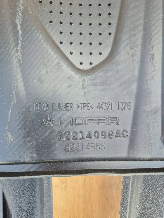 Jeep Cherokee gummimattor OEM 82214855 - Begagnad image 6