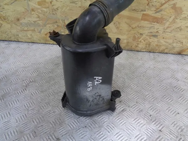 Ilmansuodattimen Kotelo Audi A2 1.4 16V 1999- 8Z0129620 image 2