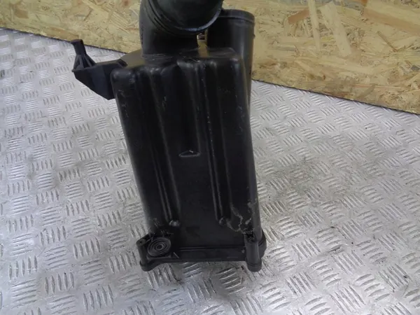 Ilmansuodattimen Kotelo Audi A2 1.4 16V 1999- 8Z0129620 image 3