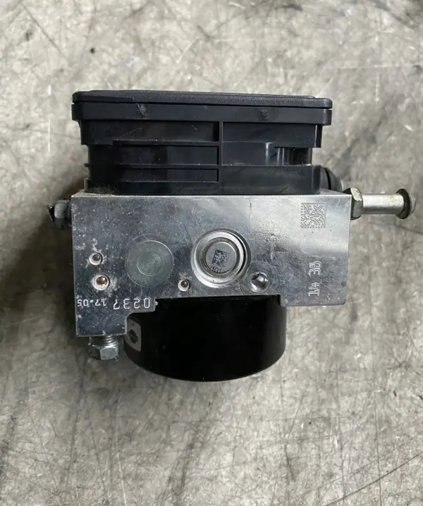 Pompe ABS OEM 28515826053 pour Nissan Navara D23 image 4