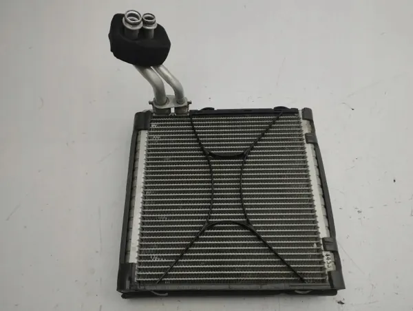 BMW i3 2017 Lämmitinjäähdytin ilmastointi OEM AMD128276 image 2